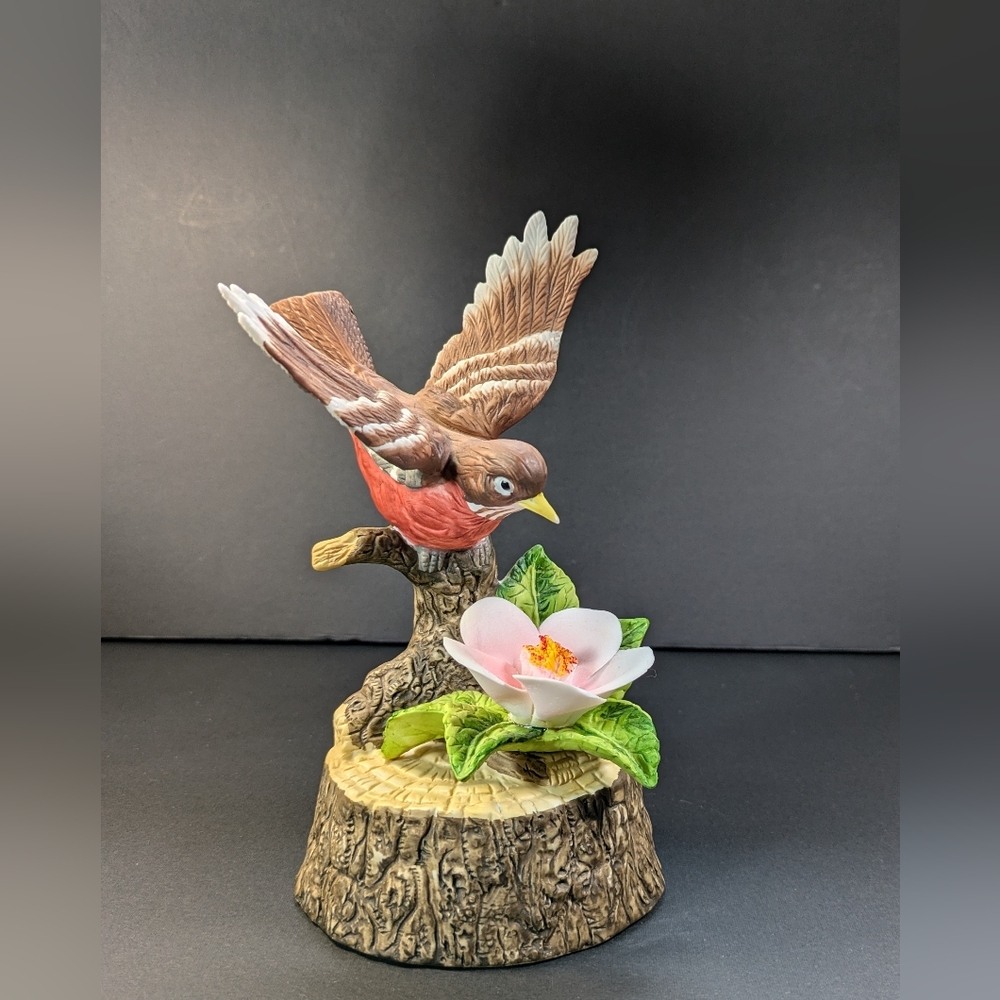 Musical Robin Bird Figurine Vintage Plays Edelweiss Hand Painted Music Box